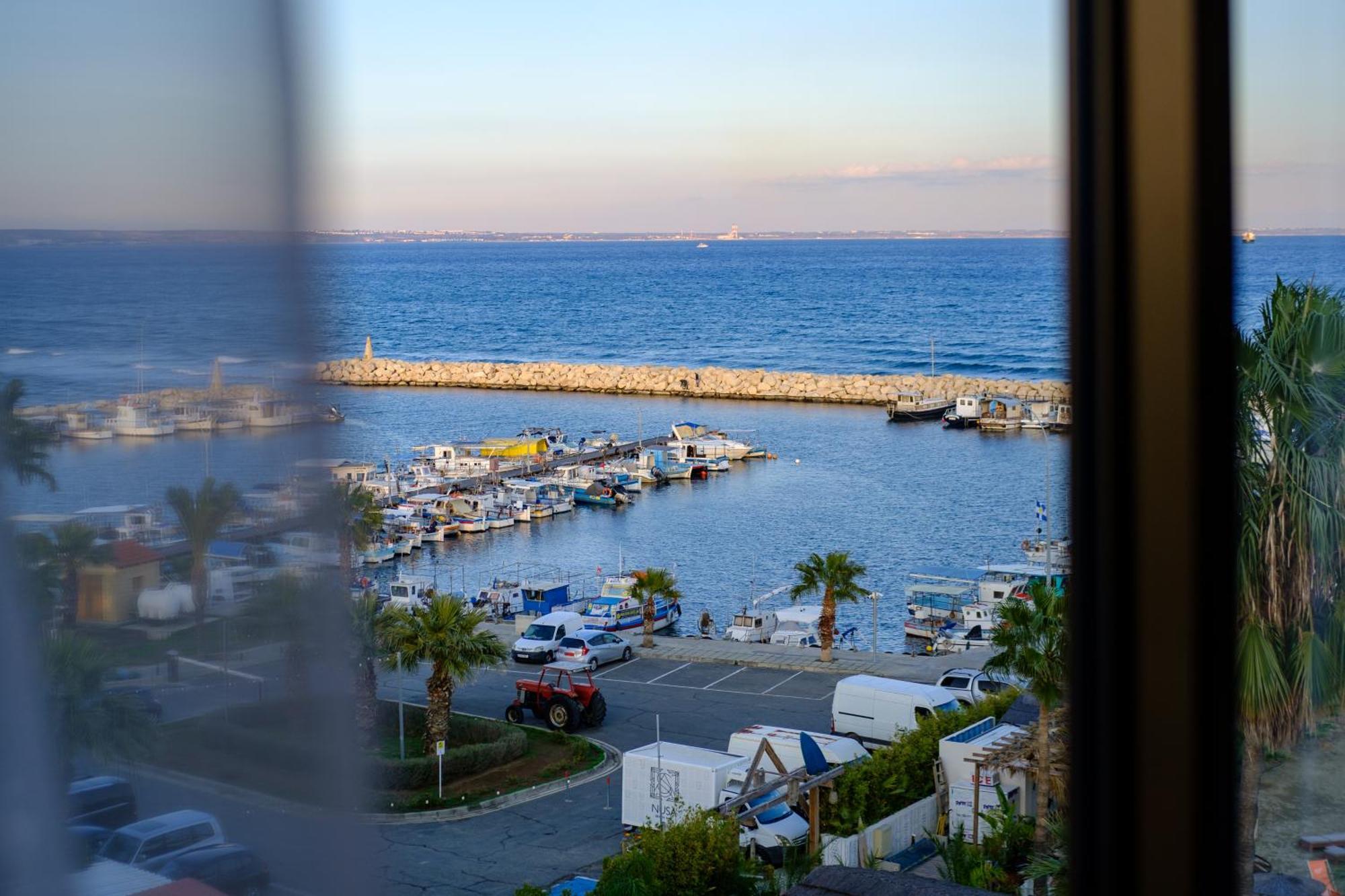 Lazuli Sea View Beachfront Ap 254 Ларнака Экстерьер фото